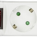 DELTACO jatkojohto, 3xCEE 7/4, 1xCEE 7/7, kytkin, 5m, valkoinen