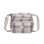 Vedenpitävä beige olkalaukku ruutukuosilla